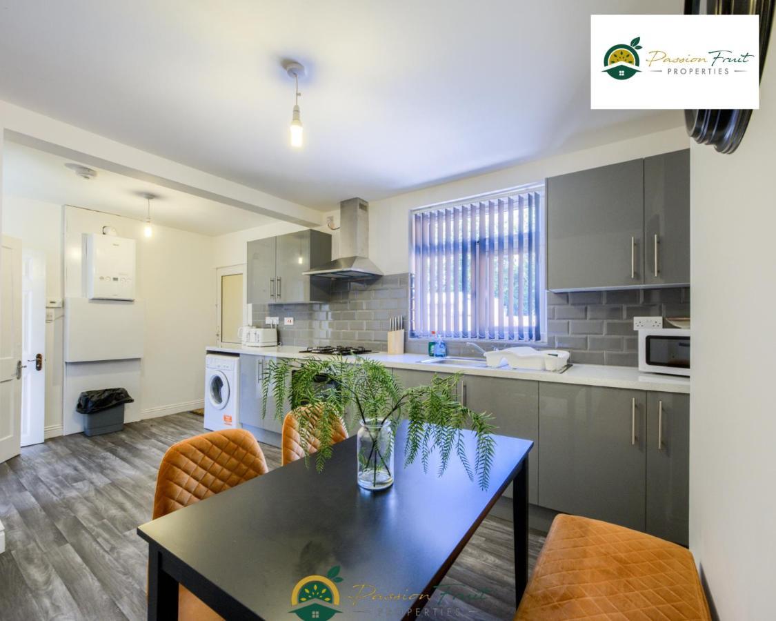 3 Bedroom Coventry House By Passionfruitproperties With Free Wi-Fi, Large Garden And Driveway - 52Nrc Zewnętrze zdjęcie