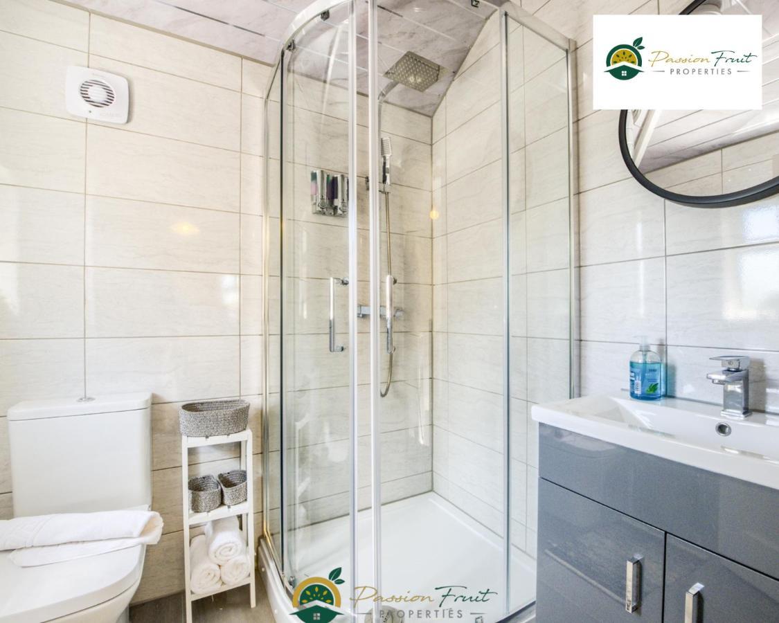 3 Bedroom Coventry House By Passionfruitproperties With Free Wi-Fi, Large Garden And Driveway - 52Nrc Zewnętrze zdjęcie