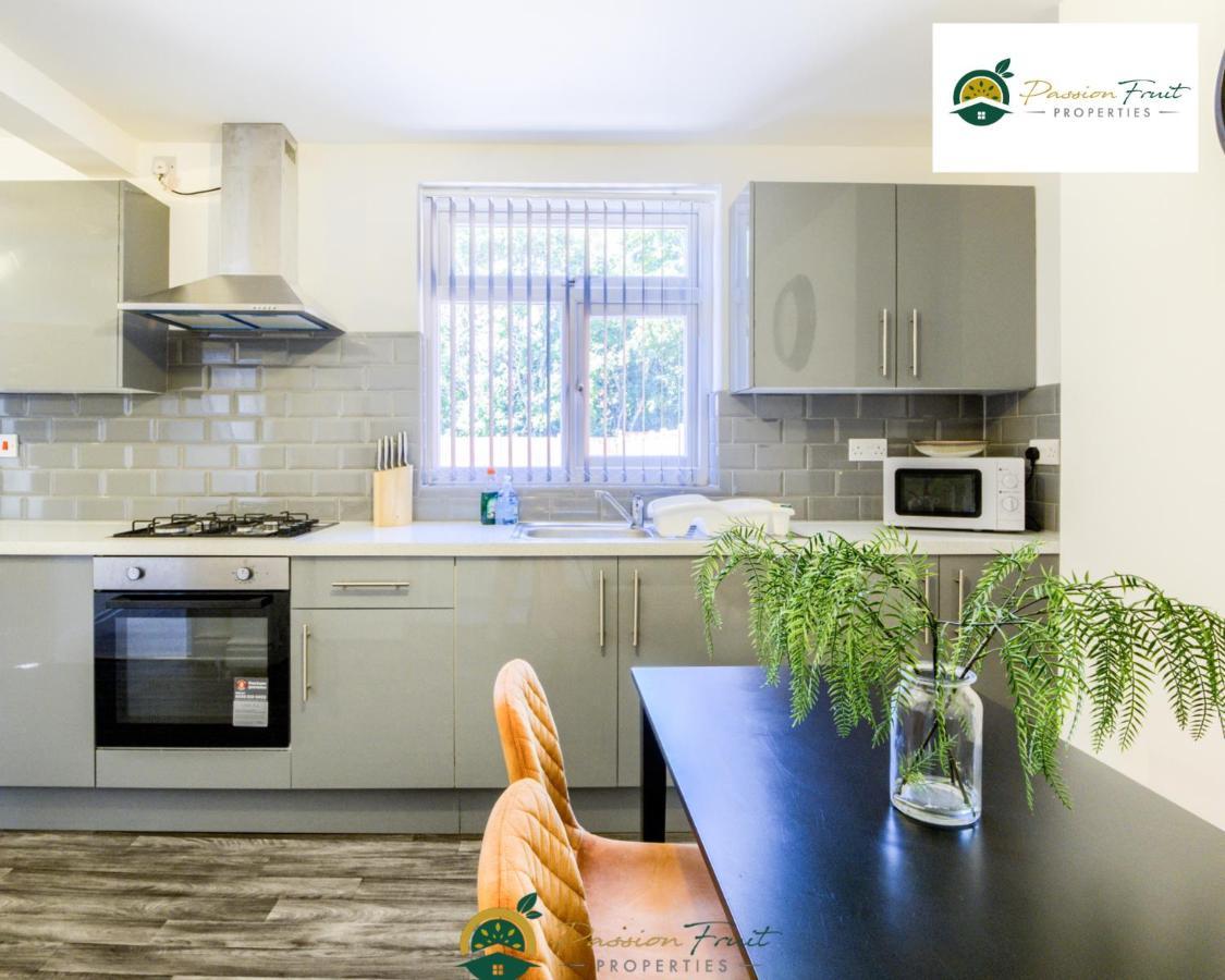 3 Bedroom Coventry House By Passionfruitproperties With Free Wi-Fi, Large Garden And Driveway - 52Nrc Zewnętrze zdjęcie