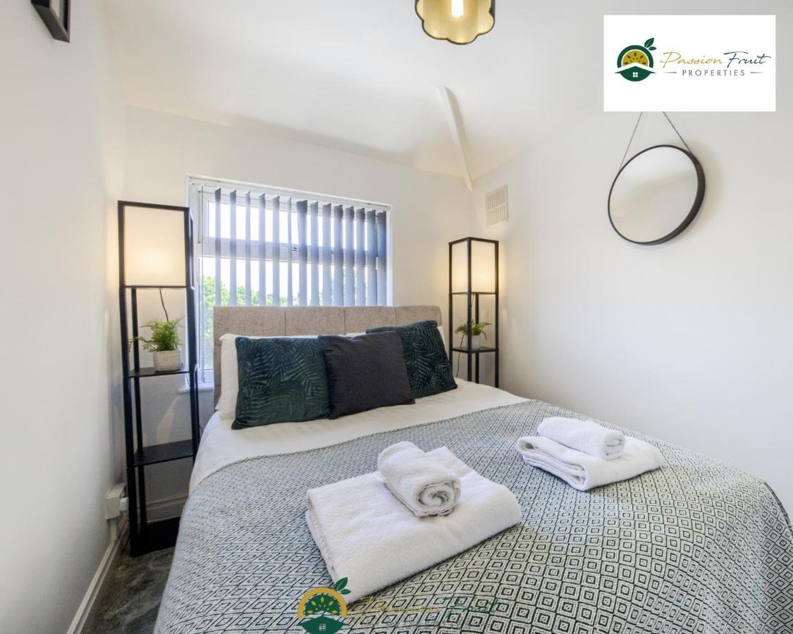 3 Bedroom Coventry House By Passionfruitproperties With Free Wi-Fi, Large Garden And Driveway - 52Nrc Zewnętrze zdjęcie