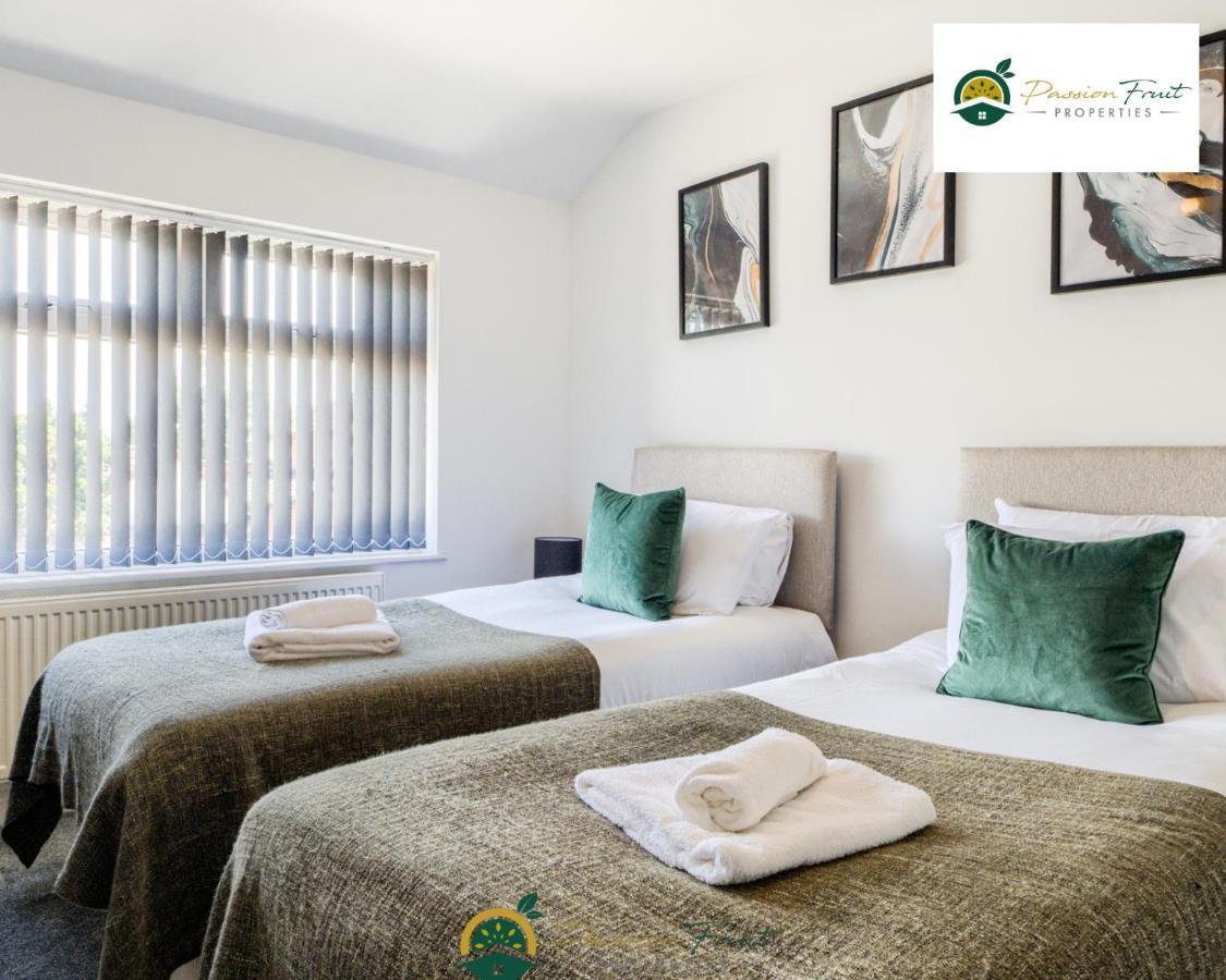 3 Bedroom Coventry House By Passionfruitproperties With Free Wi-Fi, Large Garden And Driveway - 52Nrc Zewnętrze zdjęcie
