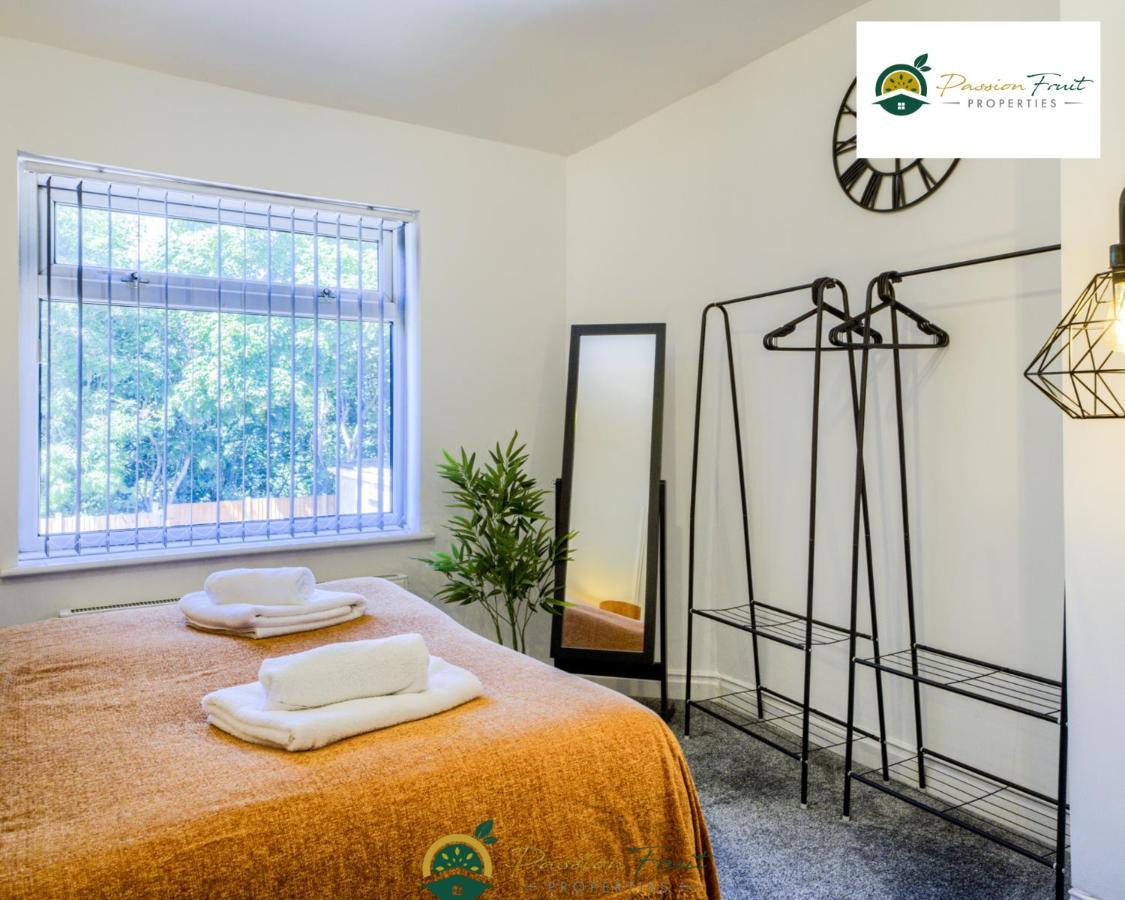 3 Bedroom Coventry House By Passionfruitproperties With Free Wi-Fi, Large Garden And Driveway - 52Nrc Zewnętrze zdjęcie
