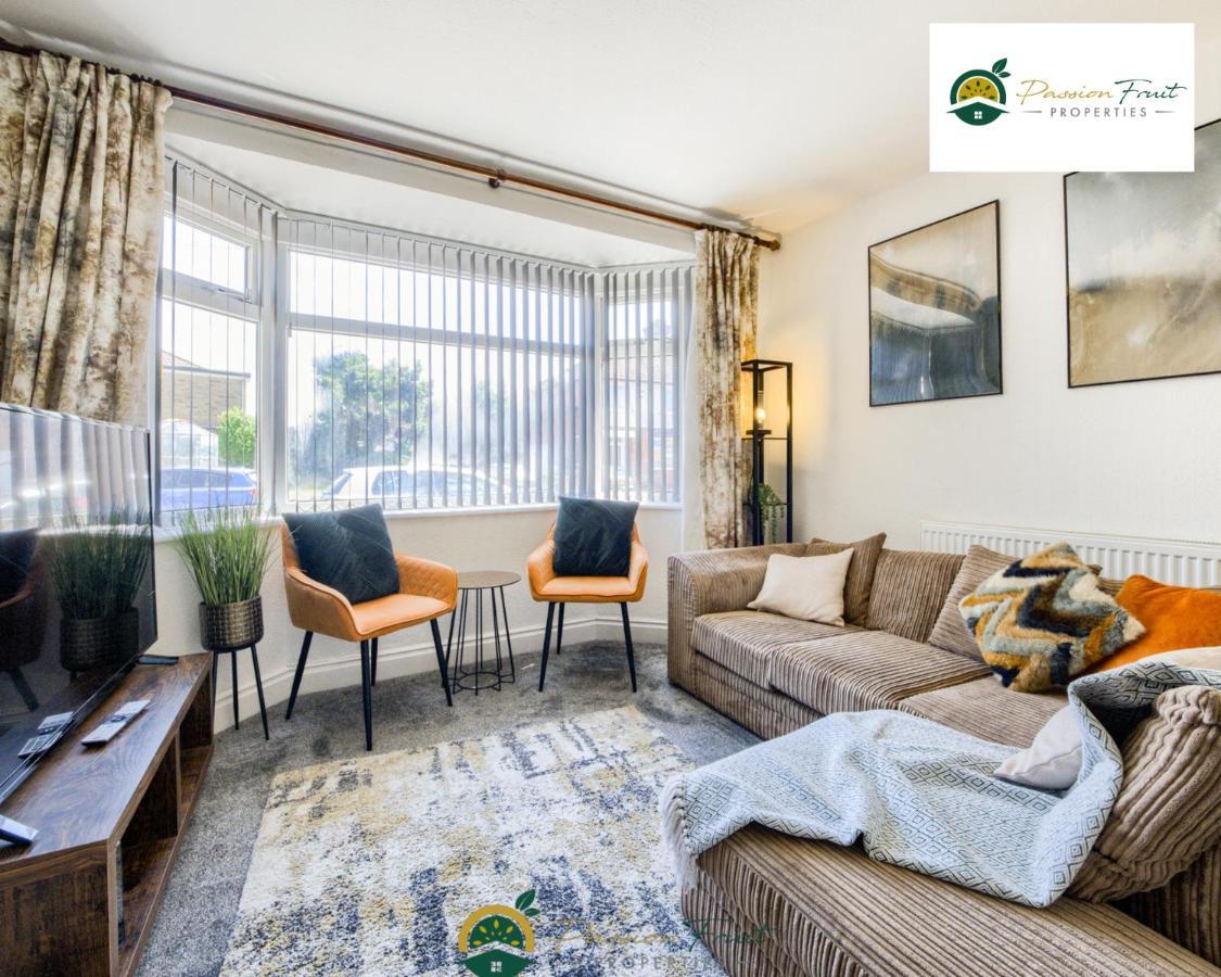 3 Bedroom Coventry House By Passionfruitproperties With Free Wi-Fi, Large Garden And Driveway - 52Nrc Zewnętrze zdjęcie
