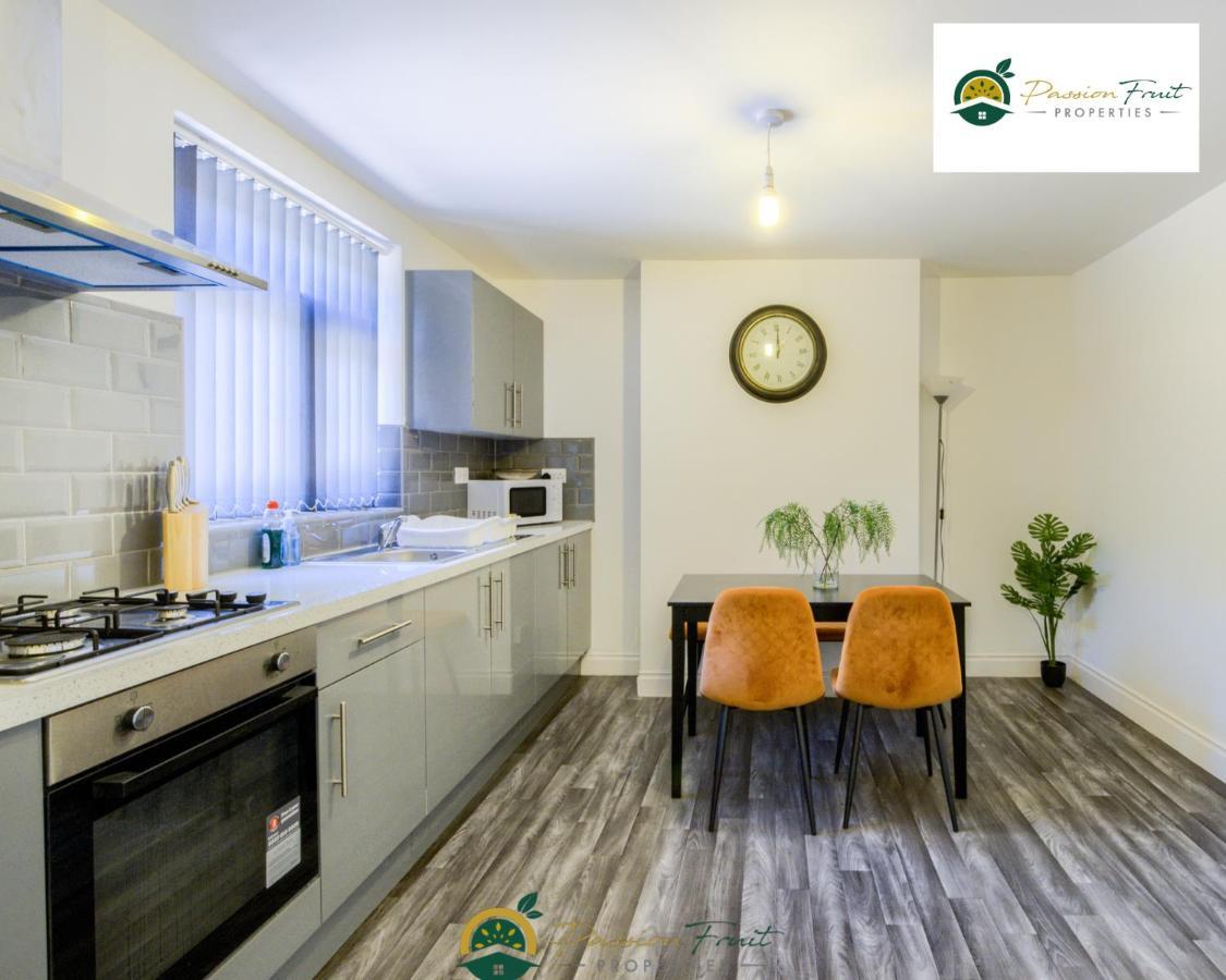 3 Bedroom Coventry House By Passionfruitproperties With Free Wi-Fi, Large Garden And Driveway - 52Nrc Zewnętrze zdjęcie
