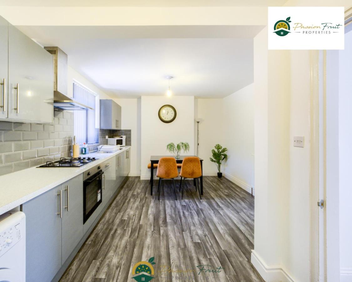 3 Bedroom Coventry House By Passionfruitproperties With Free Wi-Fi, Large Garden And Driveway - 52Nrc Zewnętrze zdjęcie