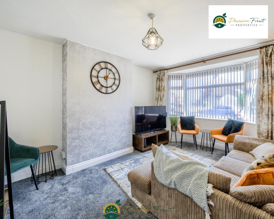 3 Bedroom Coventry House By Passionfruitproperties With Free Wi-Fi, Large Garden And Driveway - 52Nrc Zewnętrze zdjęcie