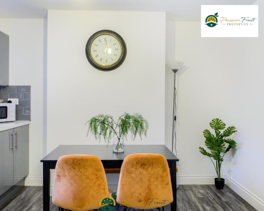 3 Bedroom Coventry House By Passionfruitproperties With Free Wi-Fi, Large Garden And Driveway - 52Nrc Zewnętrze zdjęcie