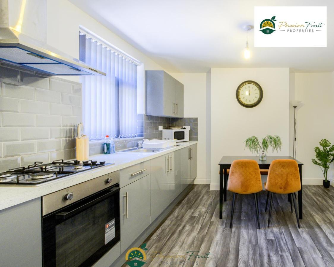 3 Bedroom Coventry House By Passionfruitproperties With Free Wi-Fi, Large Garden And Driveway - 52Nrc Zewnętrze zdjęcie