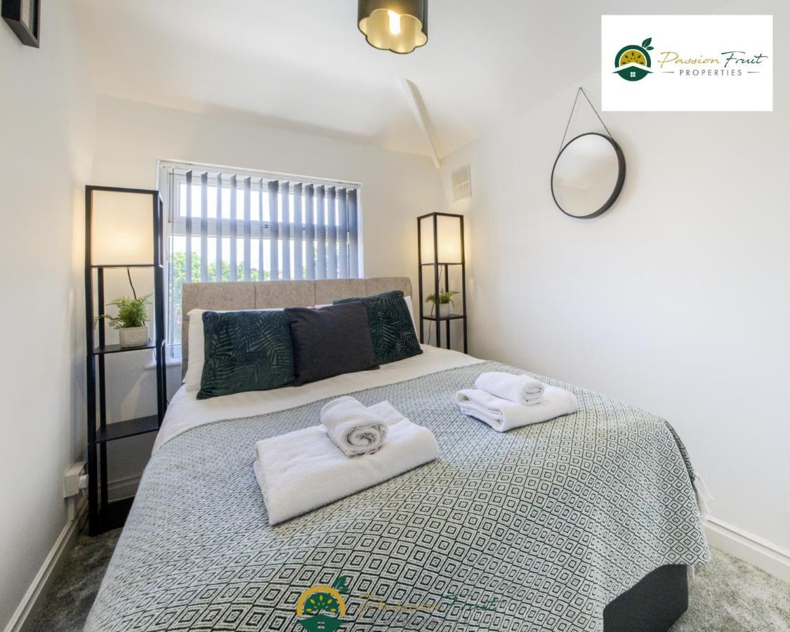 3 Bedroom Coventry House By Passionfruitproperties With Free Wi-Fi, Large Garden And Driveway - 52Nrc Zewnętrze zdjęcie