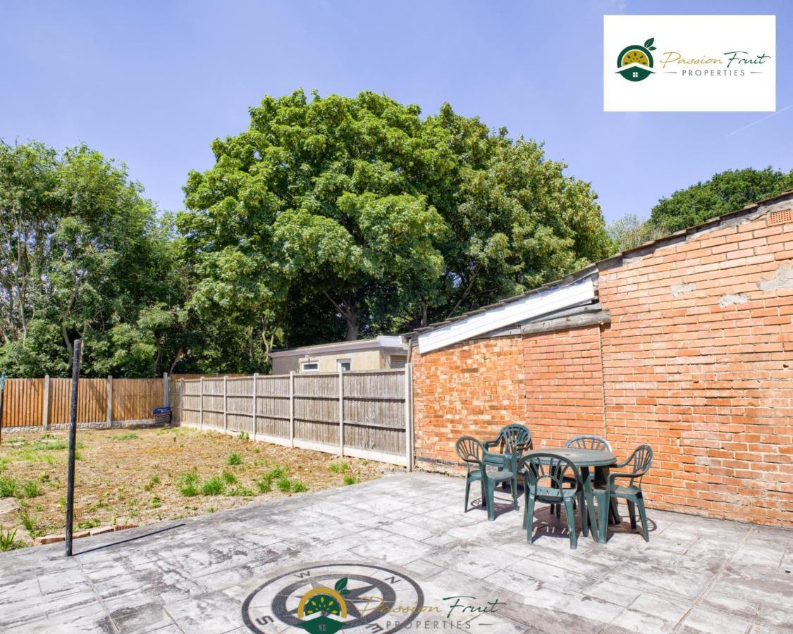 3 Bedroom Coventry House By Passionfruitproperties With Free Wi-Fi, Large Garden And Driveway - 52Nrc Zewnętrze zdjęcie